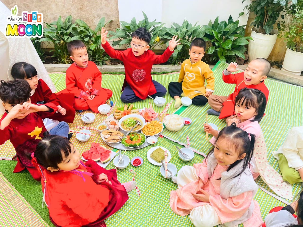 TIỆC TẤT NIÊN ẤM CÚNG CUỐI NĂM CÙNG KID’S MOON TIỆC TẤT NIÊN ẤM CÚNG CUỐI NĂM CÙNG KID’S MOON - Mầm Non Kid's Moon