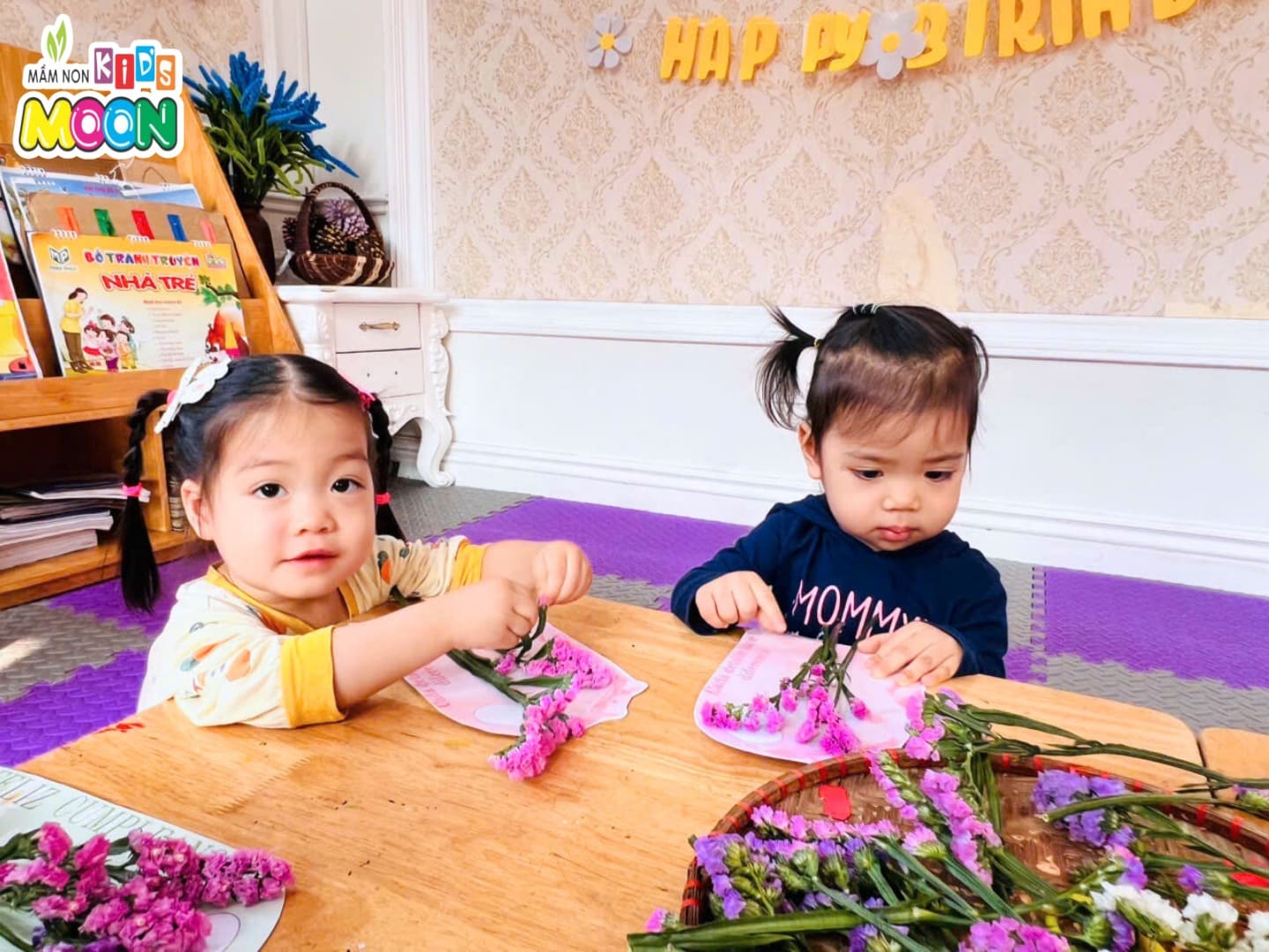 STEAM: BÉ TẠO HÌNH THIỆP HOA TẶNG MẸ NGÀY 8-3 STEAM: BÉ TẠO HÌNH THIỆP HOA TẶNG MẸ NGÀY 8-3 - Mầm Non Kid's Moon