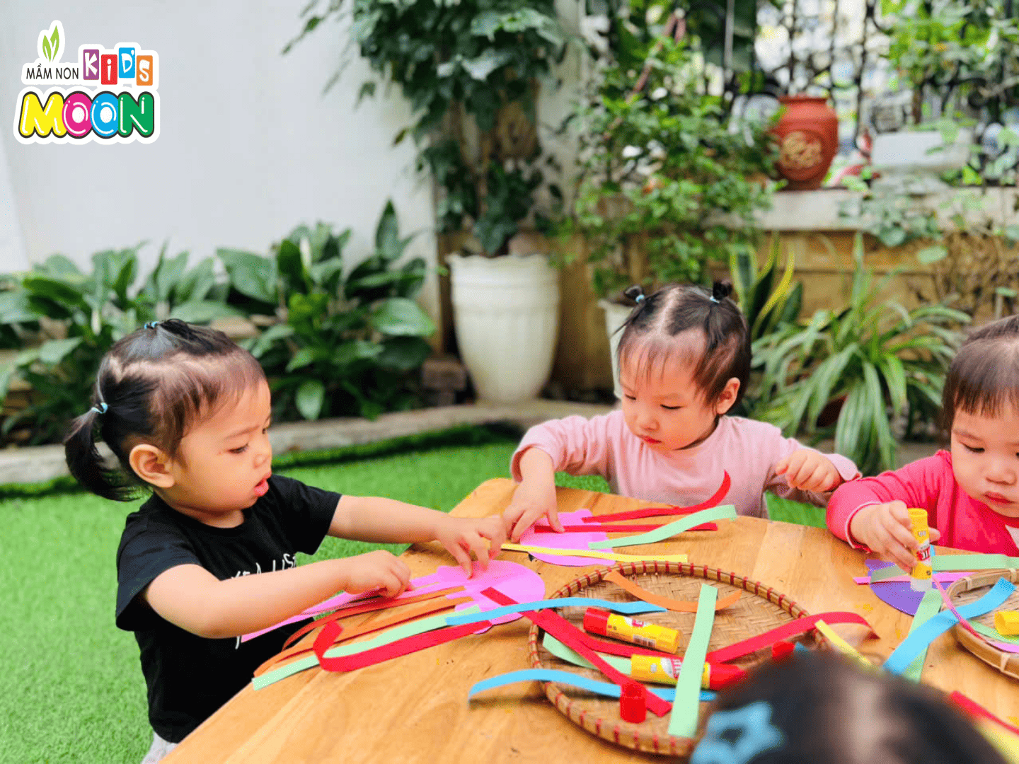 KHÁM PHÁ ĐẠI DƯƠNG: BÉ LÀM SỨA BIỂN KHÁM PHÁ ĐẠI DƯƠNG: BÉ LÀM SỨA BIỂN - Mầm Non Kid's Moon