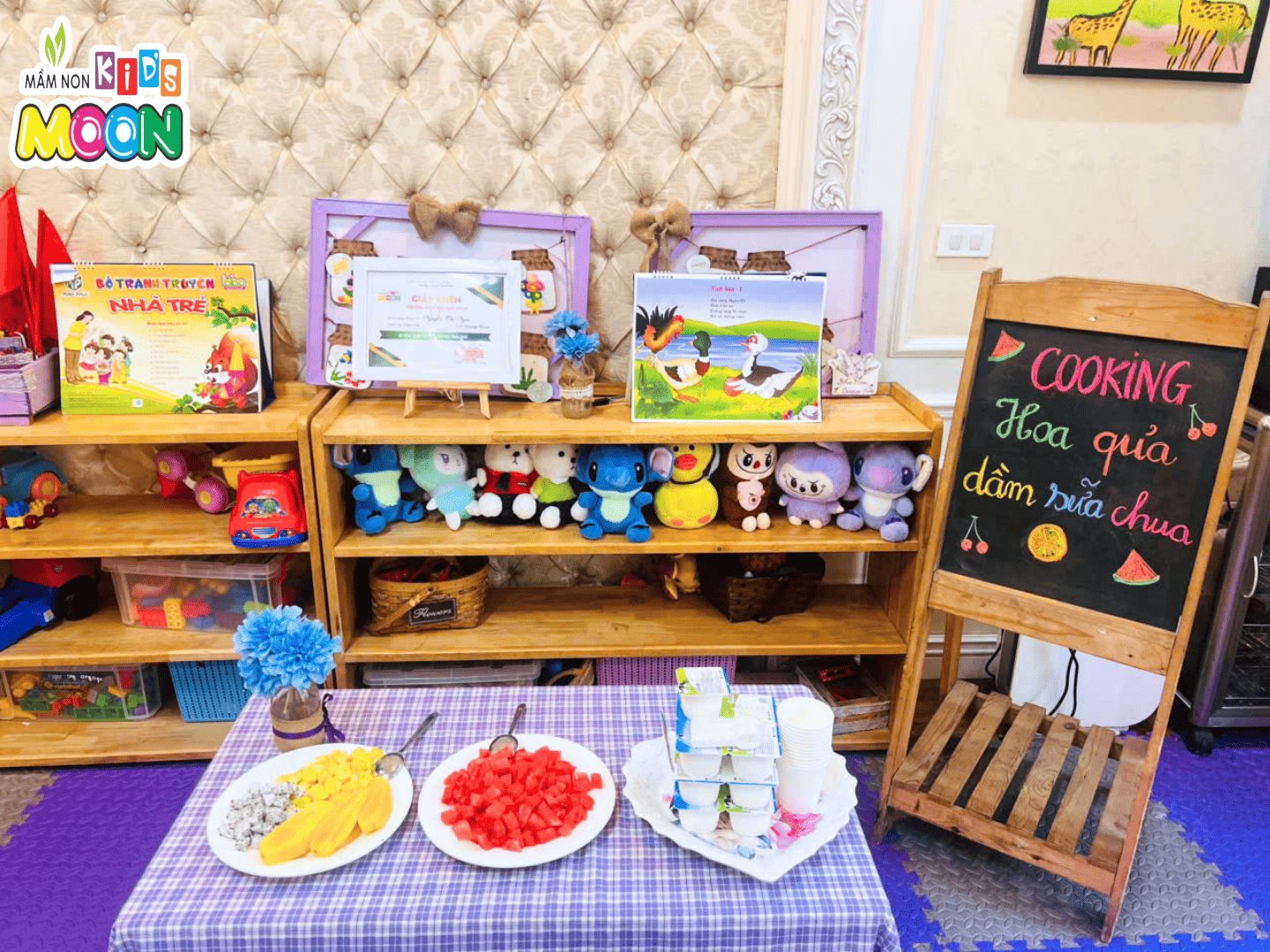 TIẾT HỌC ẨM THỰC: SỮA CHUA HOA QUẢ - Mầm Non Kid's Moon