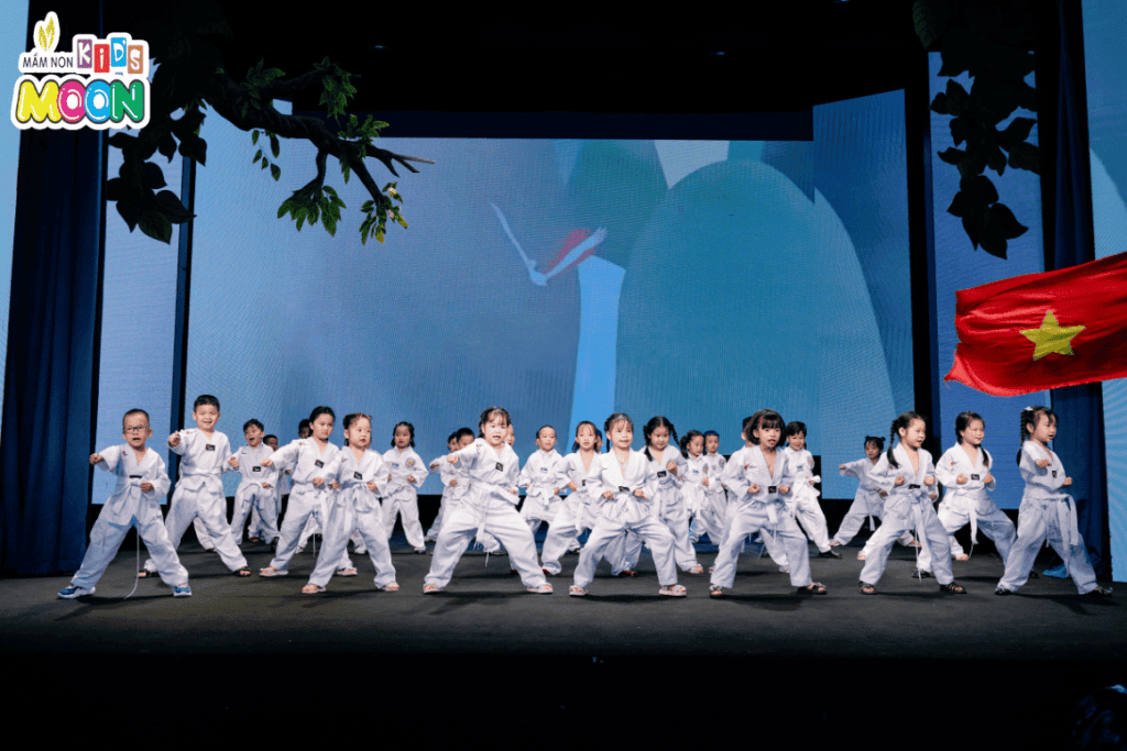 LỄ TỔNG KẾT NĂM HỌC 2025 – 2026 CỦA KID'S MOON - KHÉP LẠI MỘT HÀNH TRÌNH ĐẸP LỄ TỔNG KẾT NĂM HỌC 2025 – 2026 CỦA KID'S MOON - KHÉP LẠI MỘT HÀNH TRÌNH ĐẸP - Mầm Non Kid's Moon