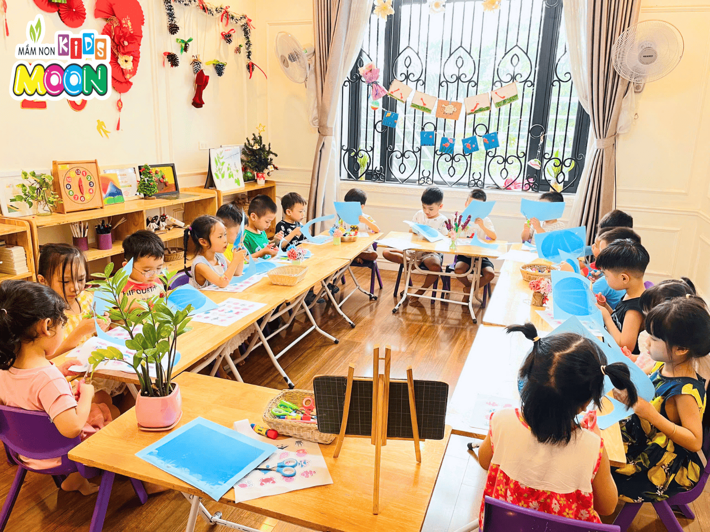 TẠO HÌNH: BỨC TRANH ĐẠI DƯƠNG TẠO HÌNH: BỨC TRANH ĐẠI DƯƠNG - Mầm Non Kid's Moon
