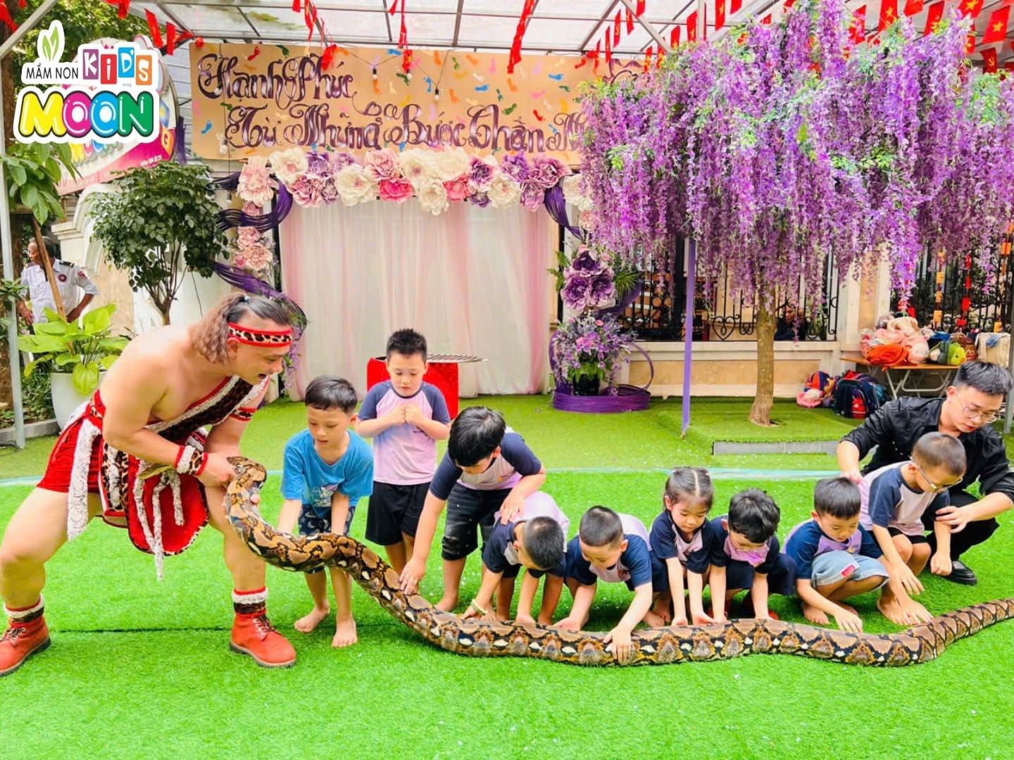 RỘN RÀNG NGÀY HỘI XIẾC TẠI KID’S MOON RỘN RÀNG NGÀY HỘI XIẾC TẠI KID’S MOON - Mầm Non Kid's Moon