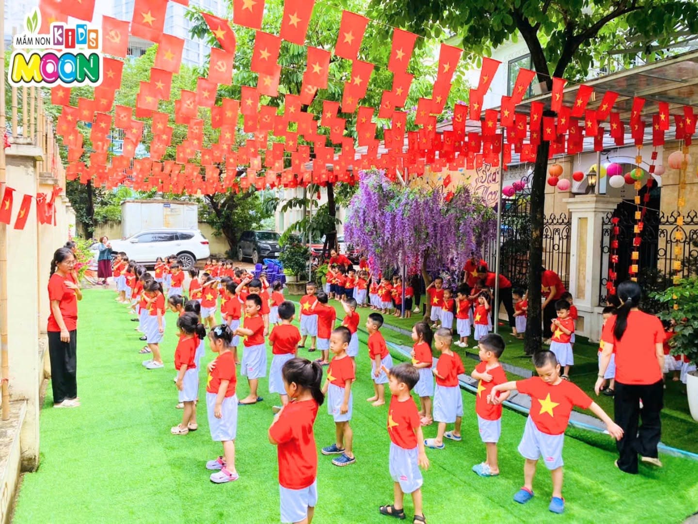 🇻🇳 CHÀO MỪNG NGÀY 30/4 🇻🇳 🇻🇳 CHÀO MỪNG NGÀY 30/4 🇻🇳 - Mầm Non Kid's Moon