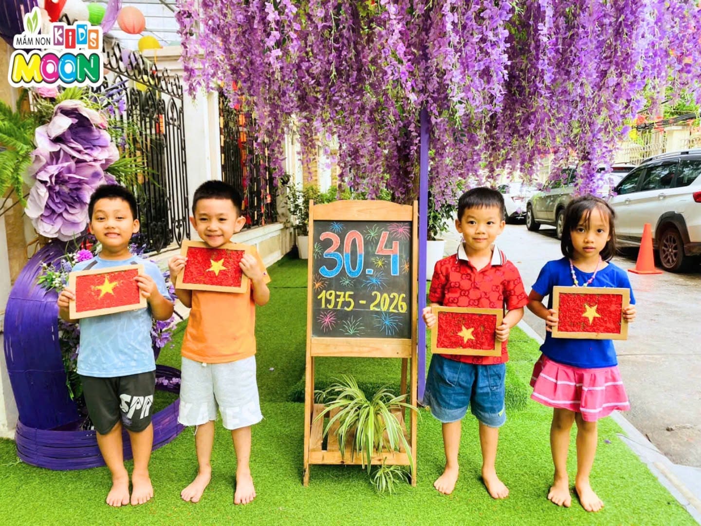 TẠO HÌNH LÁ CỜ TỔ QUỐC TẠO HÌNH LÁ CỜ TỔ QUỐC - Mầm Non Kid's Moon