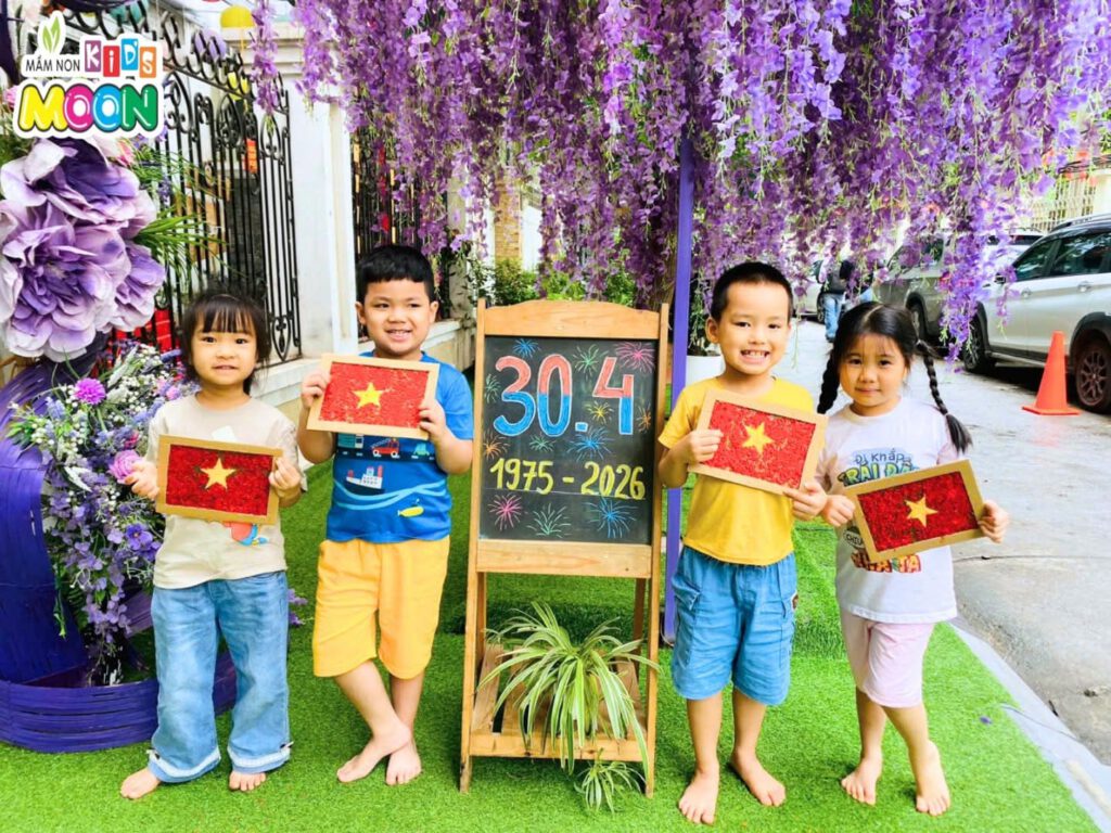 TẠO HÌNH LÁ CỜ TỔ QUỐC TẠO HÌNH LÁ CỜ TỔ QUỐC - Mầm Non Kid's Moon
