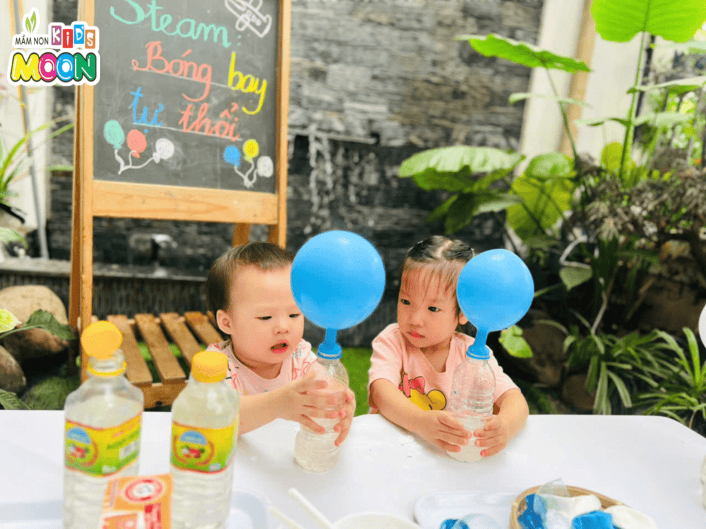 TIẾT HỌC STEAM: BÓNG BAY TỰ THỔI TIẾT HỌC STEAM: BÓNG BAY TỰ THỔI - Mầm Non Kid's Moon