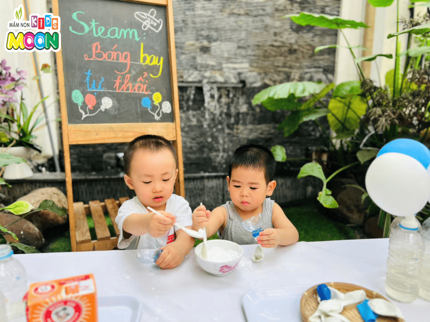 TIẾT HỌC STEAM: BÓNG BAY TỰ THỔI TIẾT HỌC STEAM: BÓNG BAY TỰ THỔI - Mầm Non Kid's Moon