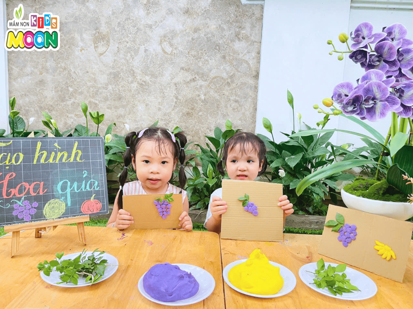 TIẾT HỌC TẠO HÌNH "HOA QUẢ" TIẾT HỌC TẠO HÌNH "HOA QUẢ" - Mầm Non Kid's Moon