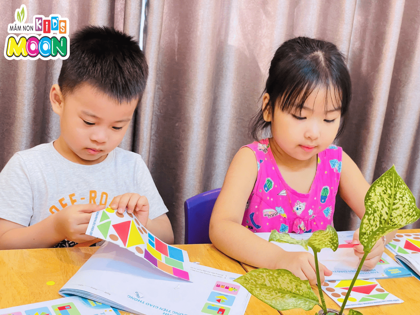 TẠO HÌNH: PHƯƠNG TIỆN GIAO THÔNG TẠO HÌNH: PHƯƠNG TIỆN GIAO THÔNG - Mầm Non Kid's Moon