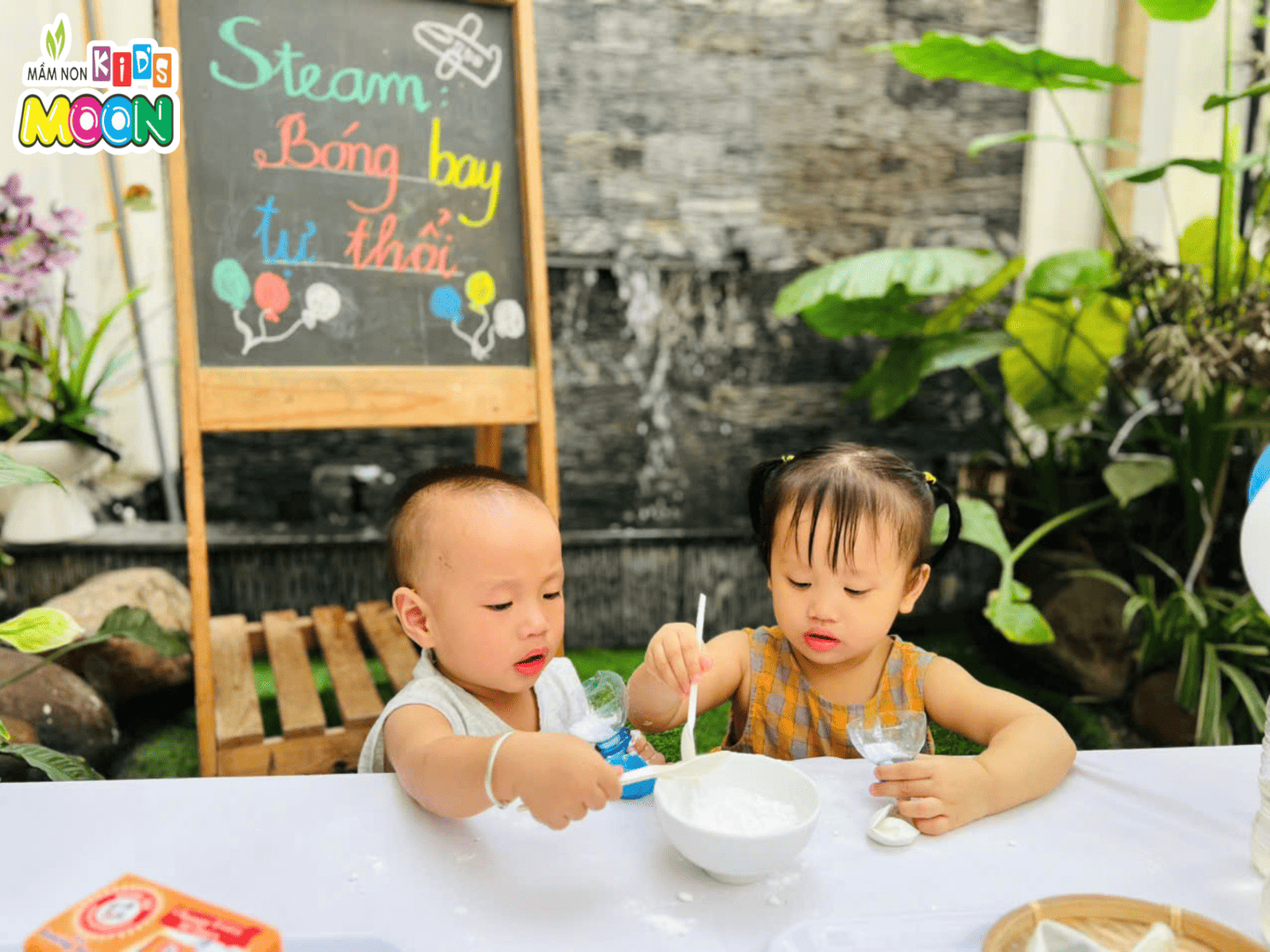 TIẾT HỌC STEAM: BÓNG BAY TỰ THỔI TIẾT HỌC STEAM: BÓNG BAY TỰ THỔI - Mầm Non Kid's Moon