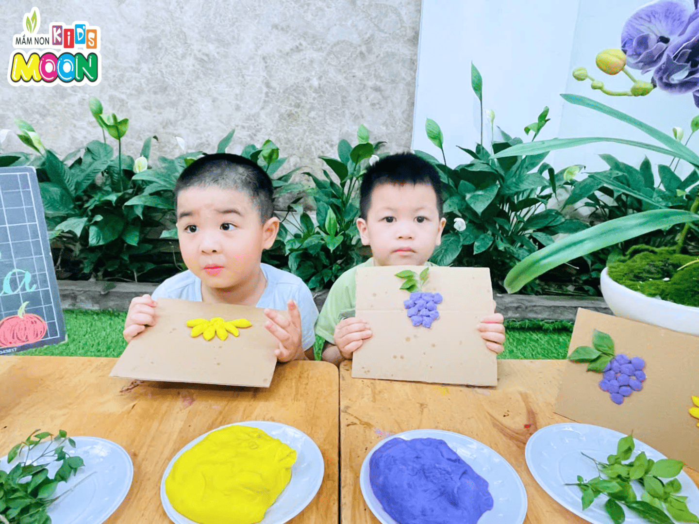 TIẾT HỌC TẠO HÌNH "HOA QUẢ" TIẾT HỌC TẠO HÌNH "HOA QUẢ" - Mầm Non Kid's Moon