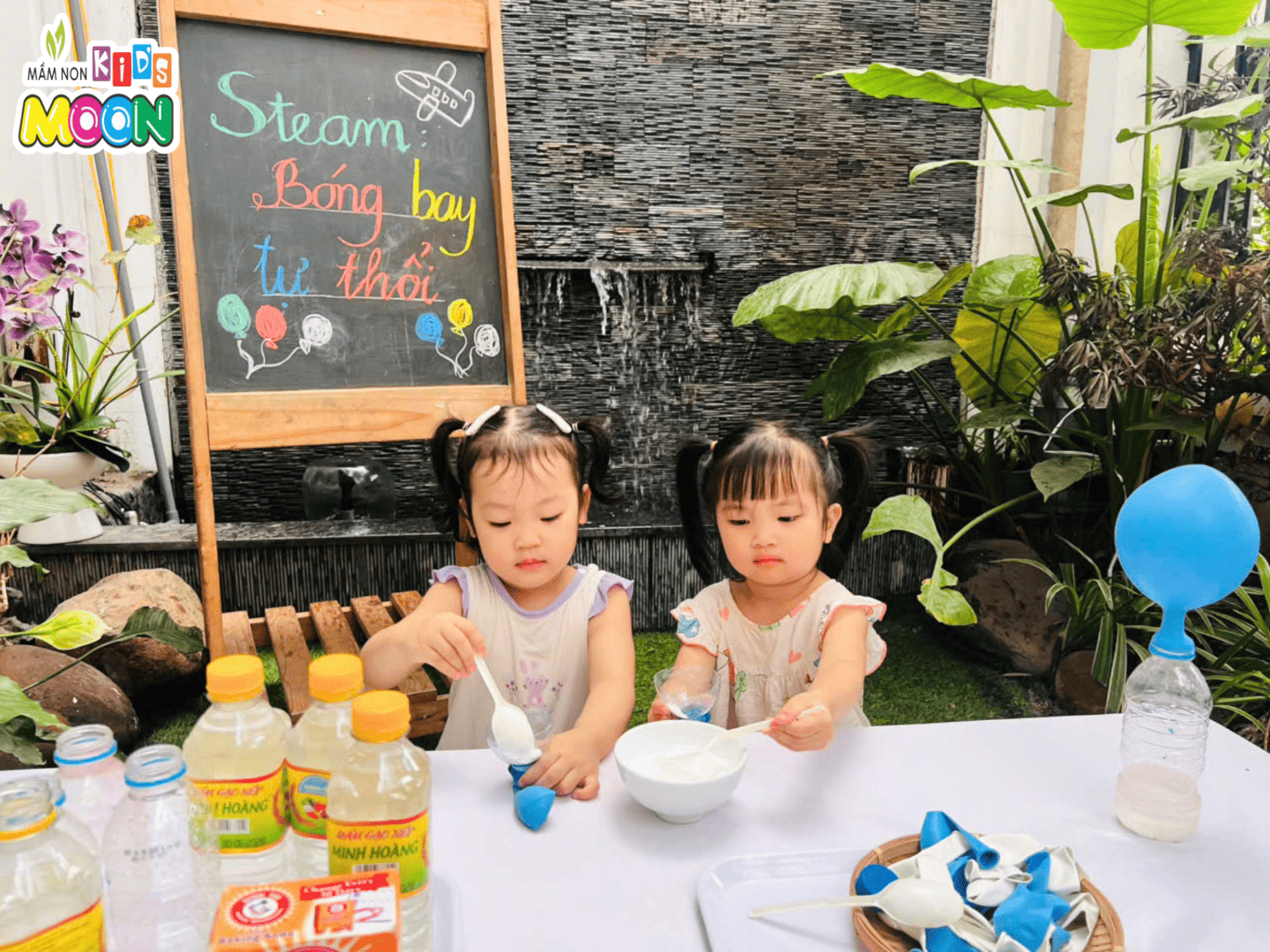 TIẾT HỌC STEAM: BÓNG BAY TỰ THỔI TIẾT HỌC STEAM: BÓNG BAY TỰ THỔI - Mầm Non Kid's Moon