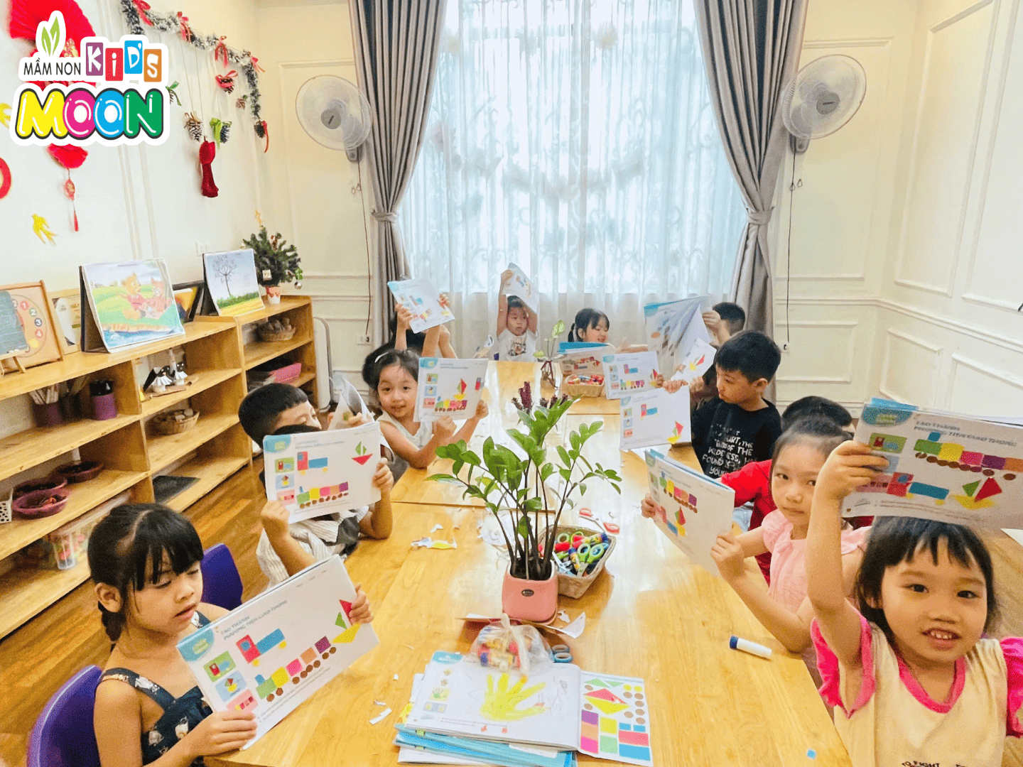 TẠO HÌNH: PHƯƠNG TIỆN GIAO THÔNG TẠO HÌNH: PHƯƠNG TIỆN GIAO THÔNG - Mầm Non Kid's Moon