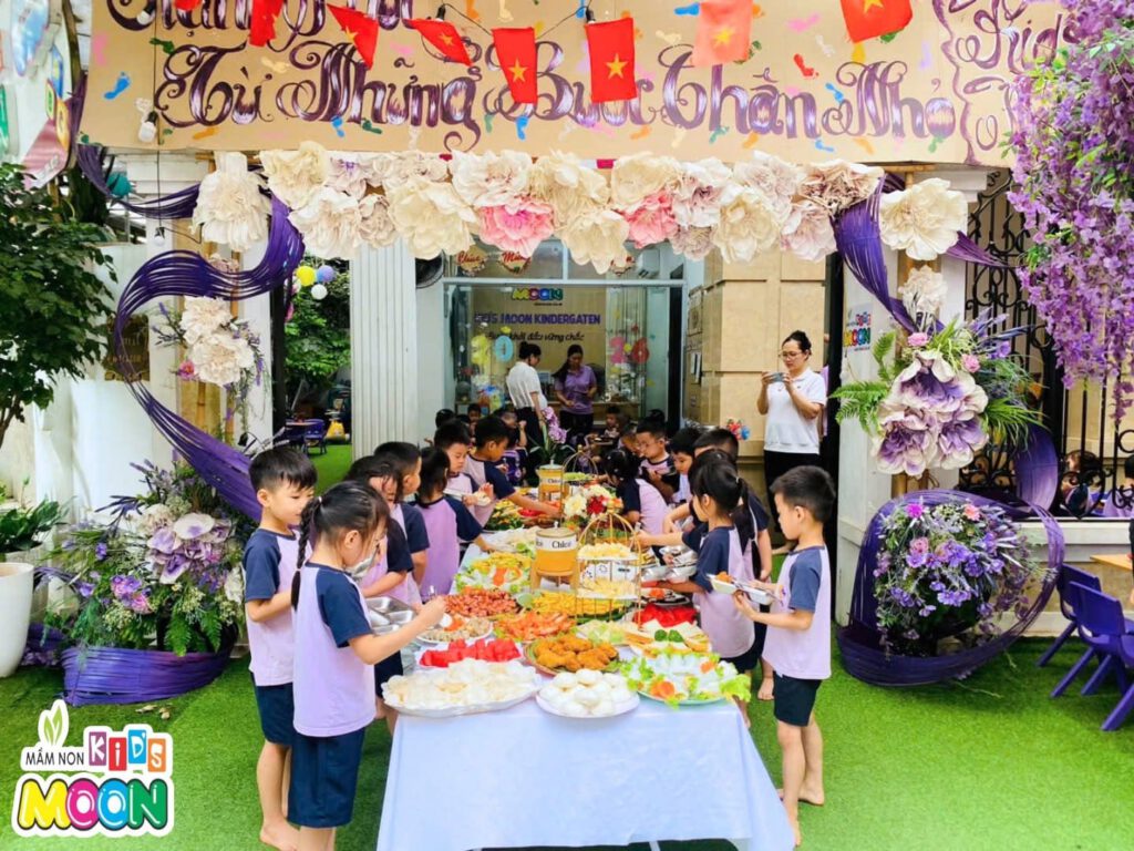 BỮA TIỆC BUFFET CỦA CÁC CON BỮA TIỆC BUFFET CỦA CÁC CON - Mầm Non Kid's Moon