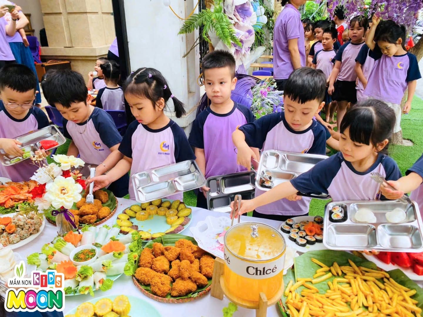 BỮA TIỆC BUFFET CỦA CÁC CON BỮA TIỆC BUFFET CỦA CÁC CON - Mầm Non Kid's Moon