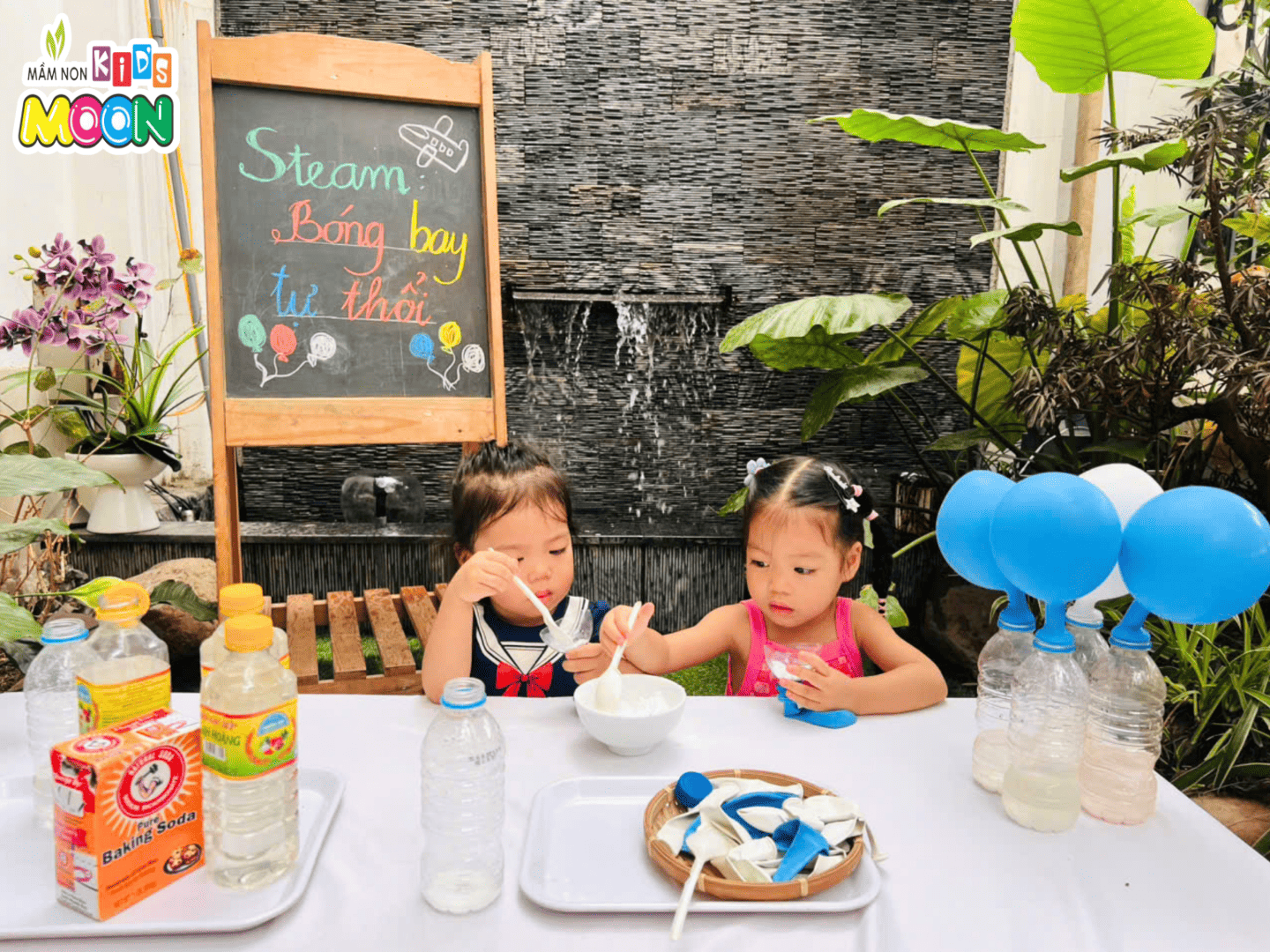 TIẾT HỌC STEAM: BÓNG BAY TỰ THỔI TIẾT HỌC STEAM: BÓNG BAY TỰ THỔI - Mầm Non Kid's Moon